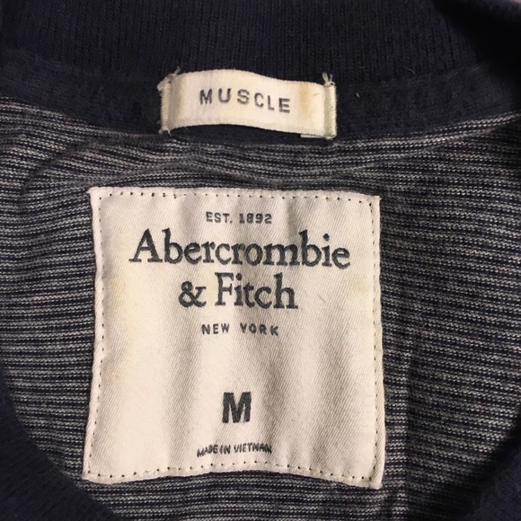 Abercrombie & Fitch Muscle T-Shirt. Size Medium - Picture 3 of 4